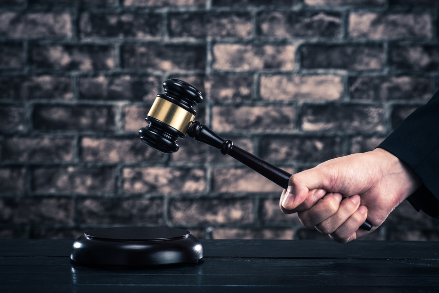 奉賢區(qū)刑事律師視角：網(wǎng)購(gòu)手機(jī)配件牽出制假案，制假售假的處罰剖析