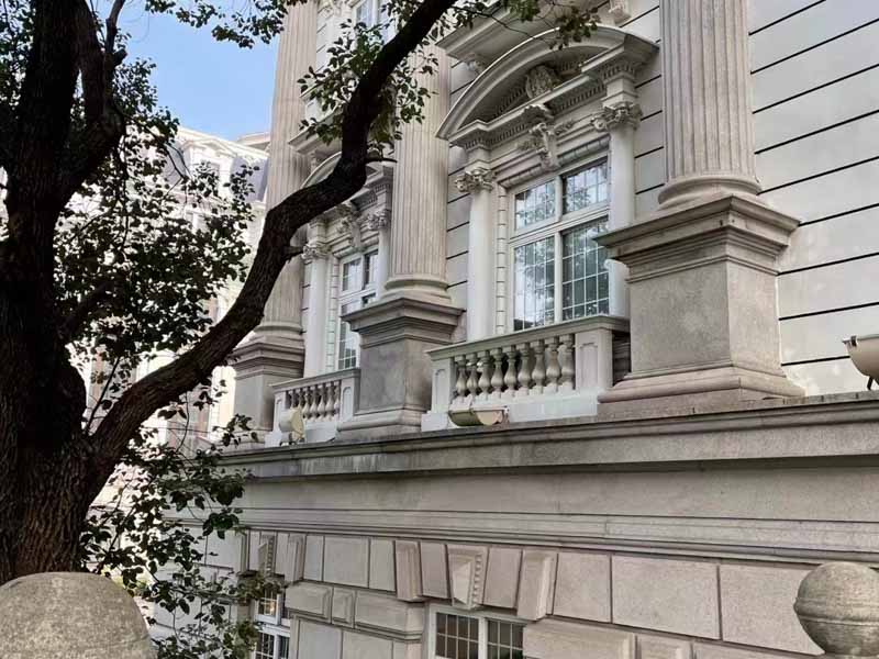 上海知名刑事律師講解的主題是關于：投降罪的構成要件是什么？自首之罪如何定？