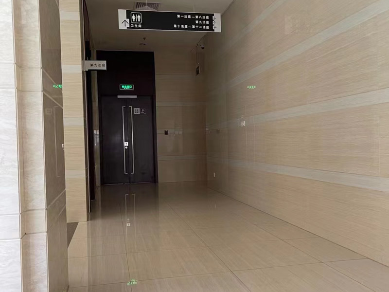 上海知名刑事律師所來講講臨時搬運工竊取鐵路托運物資構(gòu)成盜竊罪還是職務(wù)侵占罪