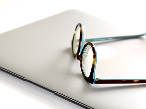 父親十多年前因為盜竊坐牢，我現(xiàn)在要看事業(yè)單